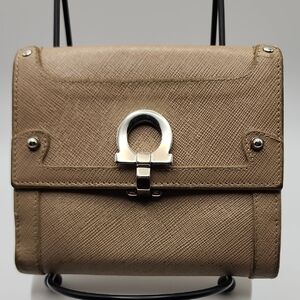 Salvatore Farragamo Gancini Elegant Tan Leather Women's Wallet With COA‎